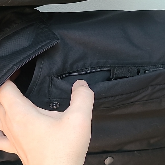 Eddie Bauer black winter parka w/faux fur trimmed hood. Women's petite large. - Picture 5 of 13